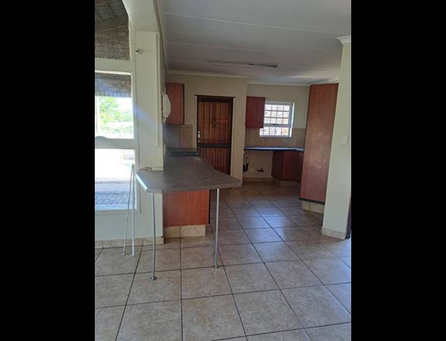 3 BEDROOM PROPERTY TO RENT IN BIRDSWOOD